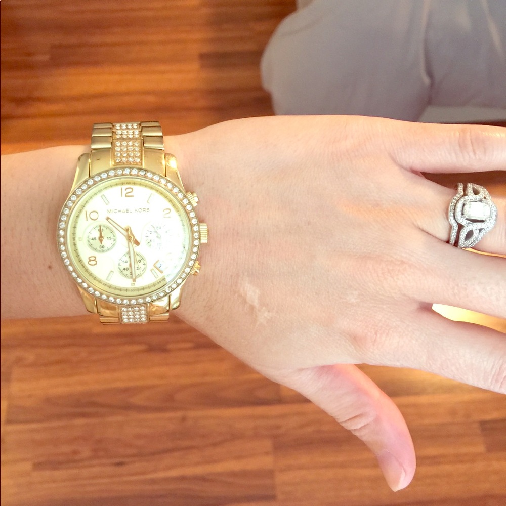 Michael Kors Watch (women’s gold)